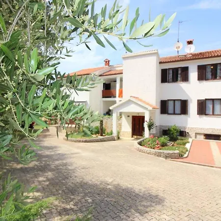 Апартаменти In - Istrien 10068 *